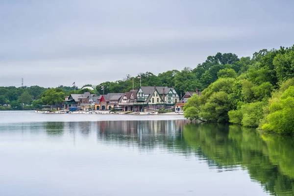 Bootshaus rudern, entlang des schuylkill river, in philadelphia, penn — Stockfoto