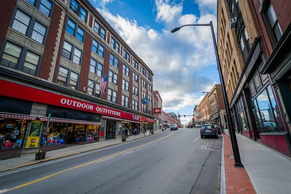 Edificios a lo largo de Main Street, en el centro de Brattleboro, Vermont . —  Fotos de Stock