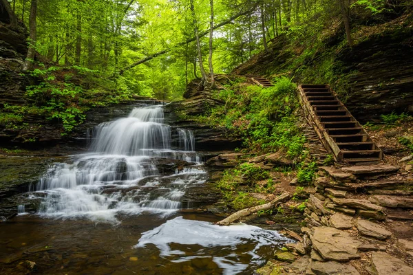 Onondaga Falls, at Ricketts Glen State Park, Pennsylvania. — Stock Photo, Image