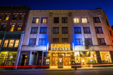 Latchis tiyatro, gece, şehir Brattleboro, Vermont.