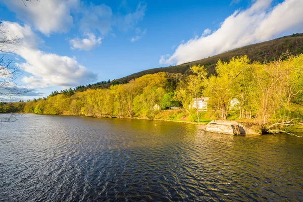 The Connecticut River, in Brattleboro, Vermont. — Stock Photo, Image