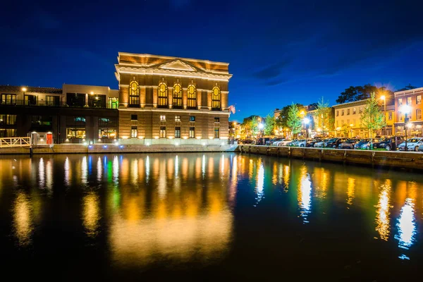 The Sagamore Pendry Hotel at night, in Fells Point, Baltimore, M — Stock Photo, Image