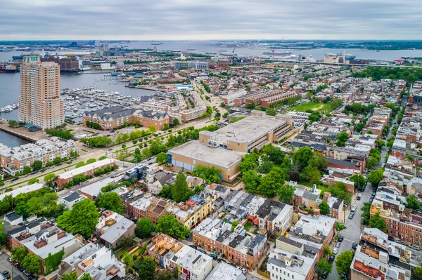 Utsikt över Federal Hill och hamnen i Baltimore, Maryland. — Stockfoto