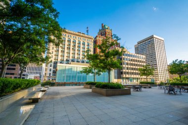 Bir avlu ve şehir Baltimore, Maryland binalar.