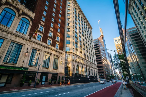 Buildings along Baltimore Street in downtown Baltimore, Maryland — Stock Photo, Image