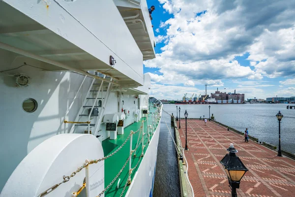 A Japanese Coast Guard ship in Fells Point, Baltimore, Maryland. — Stock Photo, Image