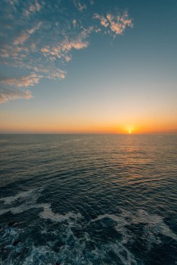 Malibu, California 'daki Point Dume State Sahili' nden gün batımı manzarası