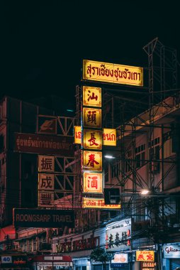 Çin Mahallesi, Bangkok, Tayland 'da gece tabelaları