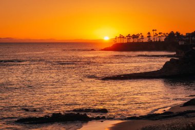 Günbatımı manzaralı Heisler Park, Laguna Beach, Orange County, Cal