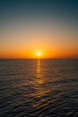 Malibu, California 'daki Point Dume State Sahili' nden gün batımı manzarası