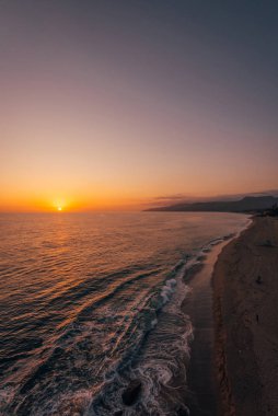 Malibu, California 'daki Point Dume State Sahili' nden gün batımı manzarası
