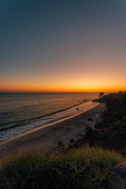 Pasifik üzerinde gün batımı El Pescador State Beach, Malibu, Cali