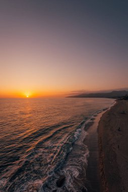 Malibu, California 'daki Point Dume State Sahili' nden gün batımı manzarası