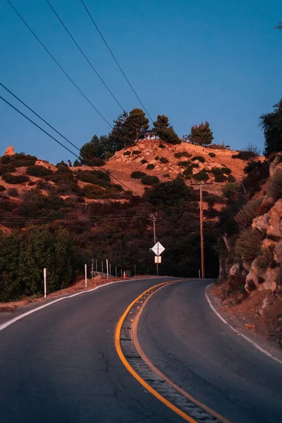 Straße in den Hügeln von Malibu, Kalifornien — Stockfoto