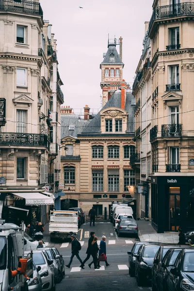 パリの歴史的建造物とストリートシーン、フランス — ストック写真