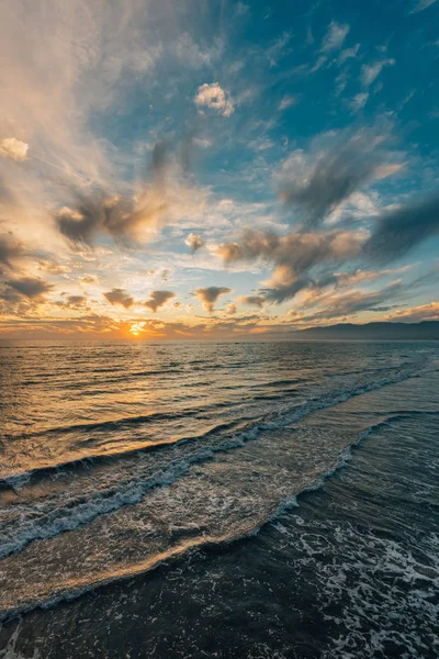 Zachód słońca nad Oceanem Spokojnym, z molo Santa Monica w Los Angeles — Zdjęcie stockowe