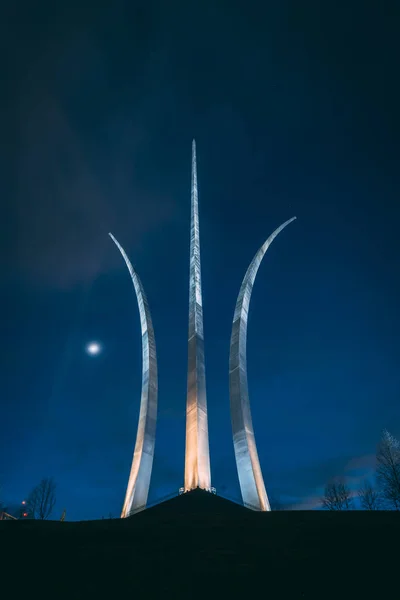 De Air Force Memorial bij nacht, in Arlington, Virginia — Stockfoto