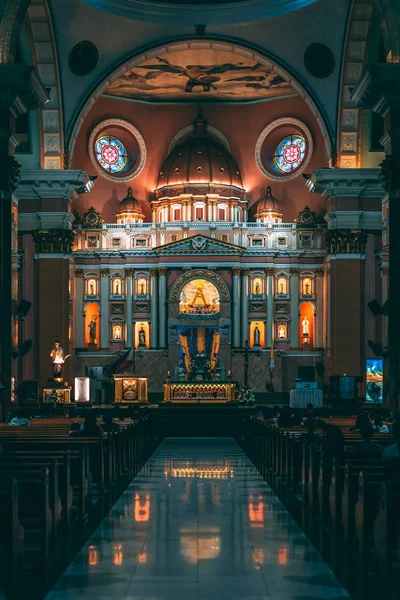 The interior of Minor Basilica of St. Lorenzo Ruiz, in Binondo, — Stock Photo, Image