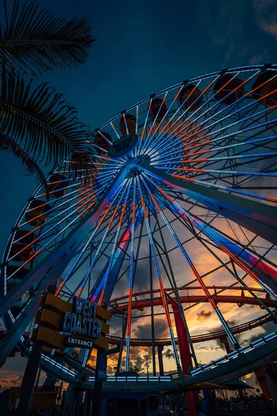 Roda gigante no cais, em Santa Monica, Califórnia — Fotografia de Stock