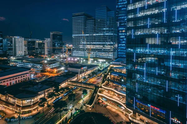 Cityscape nattutsikt över Bonafacio Global City, i Manila, Philip — Stockfoto