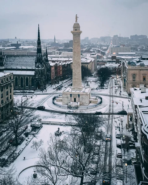 Mount Vernon Pla 'daki Washington Anıtı' nın karlı kış manzarası — Stok fotoğraf