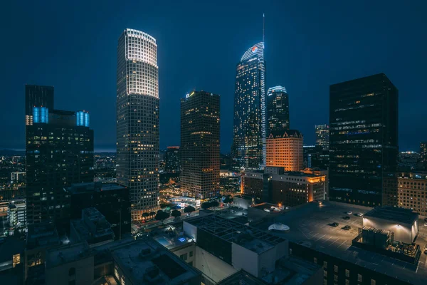 Den centrala Los Angeles skyline på natten — Stockfoto