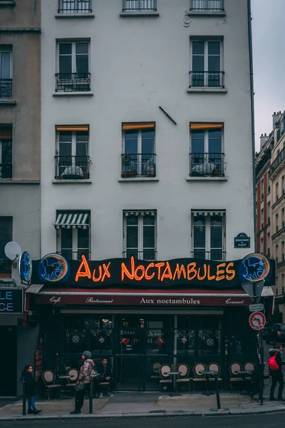 Aux Noctambules, στην Pigalle, Παρίσι, Γαλλία — Φωτογραφία Αρχείου