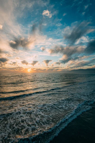 Zachód słońca nad Oceanem Spokojnym, z molo Santa Monica w Los Angeles — Zdjęcie stockowe