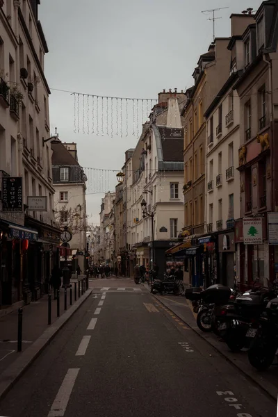 Μια σκηνή δρόμου στο Παρίσι, Γαλλία — Φωτογραφία Αρχείου