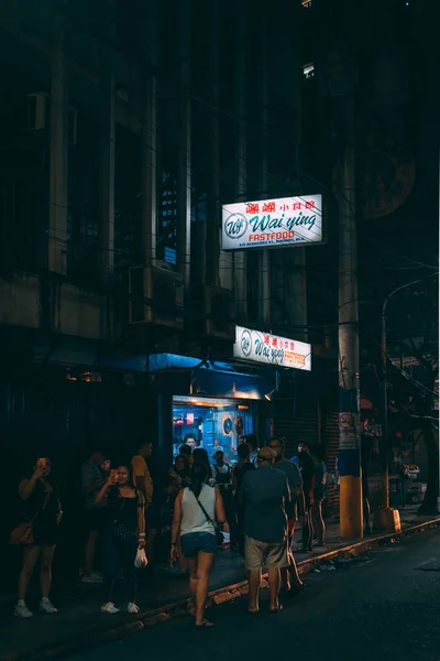 Nachtszene in Binondo, Manila, auf den Philippinen — Stockfoto