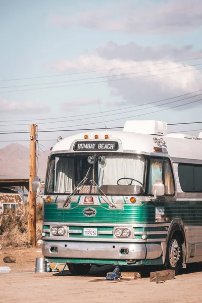 Bombaim Beach bus em Bombaim Beach, no Mar de Salton em Californi — Fotografia de Stock