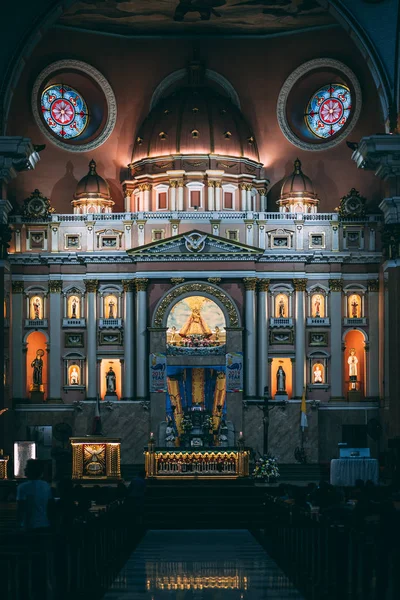 The interior of Minor Basilica of St. Lorenzo Ruiz, in Binondo, — Stock Photo, Image