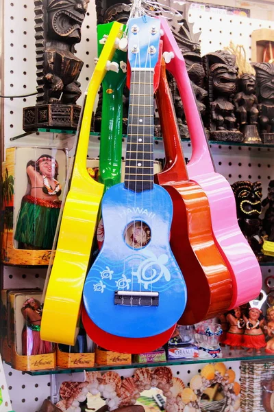 Ukuleles havaianos coloridos — Fotografia de Stock