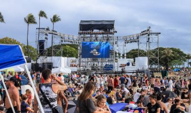 Anma Günü fener yüzen Ala Moana Beach adlı düzenlenen ölen onurlandırmak için Festival sevdiklerinize.