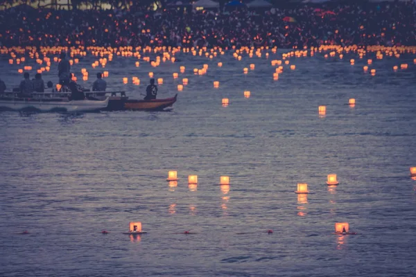 Anma Günü fener yüzen Ala Moana Beach adlı düzenlenen ölen onurlandırmak için Festival sevdiklerinize.