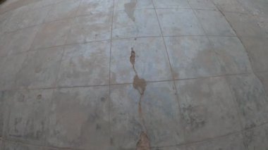 Gopro kahraman 7 siyah montajlanmamış güzel Hindu dini tapınağının içinde binlerce büyük sütunla görüntülenen görüntüler görüntüye güzellik katıyor, çok ünlü bir turist noktası ve seyahat noktası, daha fazla yabancı çekiyor..