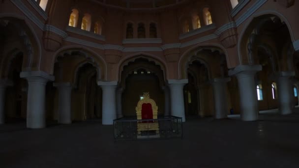 Gopro Héroe Negro Sin Editar Filmación Cinematográfica Dentro Hermoso Templo — Vídeo de stock