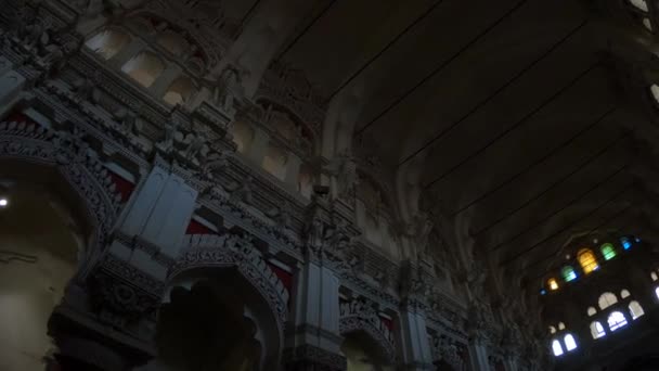 Gopro Kahraman Siyah Montajlanmamış Güzel Hindu Dini Tapınağının Içinde Binlerce — Stok video