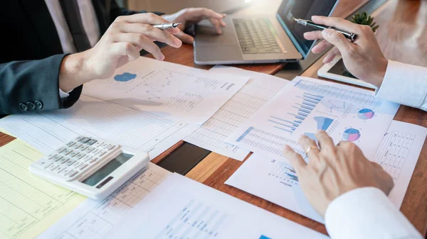 Trabajo en equipo concepto de reunión de la empresa, socios de negocios que trabajan con — Foto de Stock