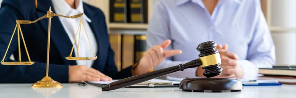 Female Lawyer Explaining Legal Situation Discussing Contract Papers Concepts Law — Stock Photo, Image