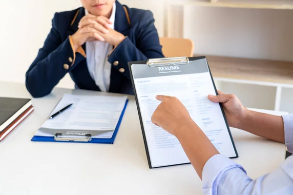 Entrevista Trabajo Concepto Contratación Candidato Nombramiento Mujeres Negocios Explicando Sobre — Foto de Stock