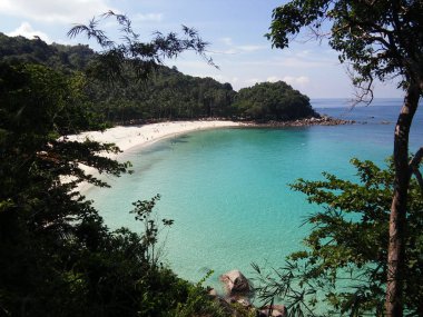 Tepenin görünümünden Paradise Beach