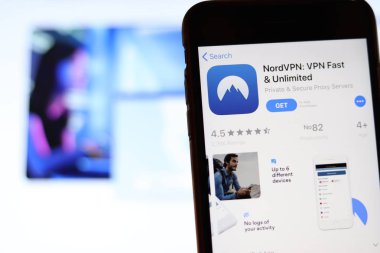 Ekranda Nordvpn simgesi olan cep telefonu bilgisayarda web sitesini kapatın. Nord Vpn ile bulanık arkaplan. Los Angeles, California, Usa - 9 Kasım 2019, Illustrative Editorial