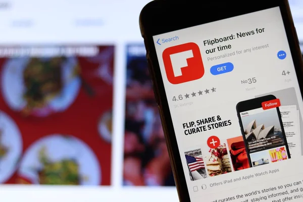 Los Angeles, Califórnia, EUA - 21 de novembro de 2019: Logotipo Flipboard na tela do telefone com ícone no laptop no fundo embaçado, Editorial Ilustrativo — Fotografia de Stock