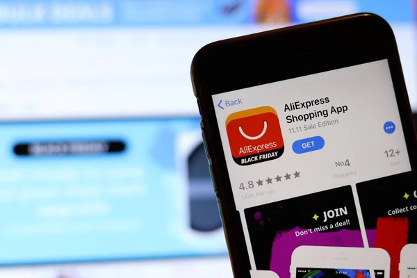 Лос-Анджелес, штат Калифорния, США - 26 ноября 2019 года: иконка AliExpress Shopping App на экране телефона с логотипом на размытом фоне — стоковое фото