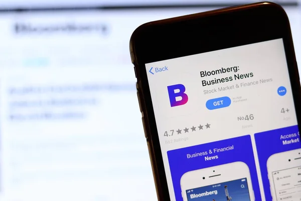 Los Angeles, California, Usa - 26 November 2019: Bloomberg app icon на телефонному екрані з логотипом на розмитому фоні, Illustrative Editorial — стокове фото