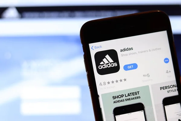 Los Angeles, Califórnia, EUA - 26 de novembro de 2019: ícone do aplicativo Adidas na tela do telefone com logotipo no fundo embaçado, Editorial Ilustrativo — Fotografia de Stock