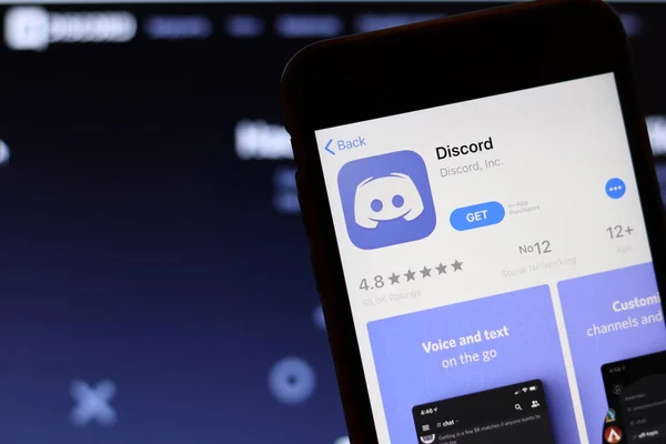 Los Angeles, Kalifornien, Usa - 26 november 2019: Discord app ikon på telefonskärmen med logotyp på suddig bakgrund, Illustrativ Redaktionell — Stockfoto