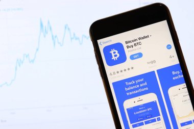 Ekranda Bitcoin Cüzdan uygulama simgesi olan telefon laptopta bulanık web sitesini kapat. Los Angeles, California, Usa - 30 Kasım 2019, Illustrative Editorial