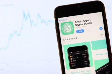 Şifreleme Uzmanı Şifreleme Sinyali simgesiyle telefon ekranda. Bilgisayarda bulanık web sitesini kapatın. Los Angeles, California, Usa - 30 Kasım 2019, Illustrative Editorial